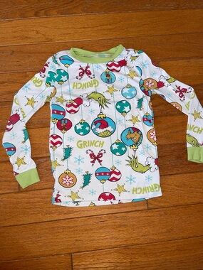The Kids' White & Green Holiday Long-Sleeve Top